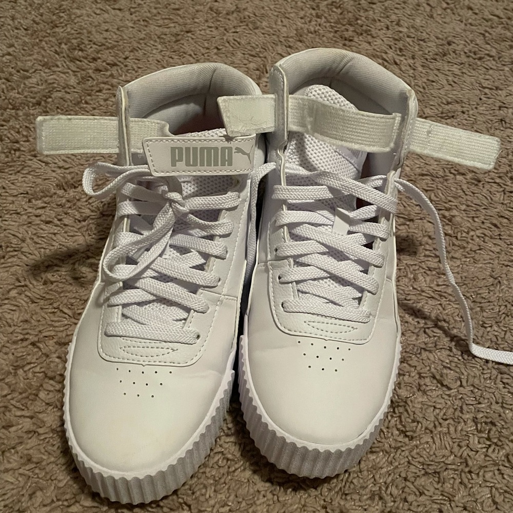 Very gently used Puma sneakers! Worn twice!